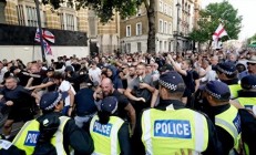 开云APP-实时：各队拼尽全力角逐，场面混乱搏杀的简单介绍