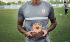 开云下载-华沙军团主帅现身球员会议重申雄心壮志