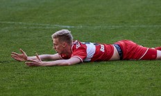 开云平台-包含斯图加特客场战平，保持不败纪录的词条