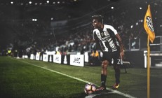 开云体育官方网站-桑巴舞步轻取北非之盾，本泽马传奇之夜刷新足坛纪录