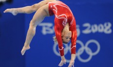 开云体育登录-赛道传奇，阿隆索驾驭阿斯顿马丁鏖战法拉利，刷新不朽纪录