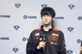 GEN完胜TES，Viper三分雨点燃全场