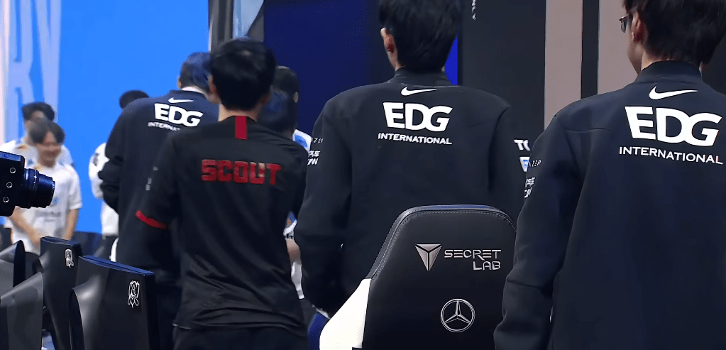 JDG险胜DRX2，Zeus完成帽子戏法