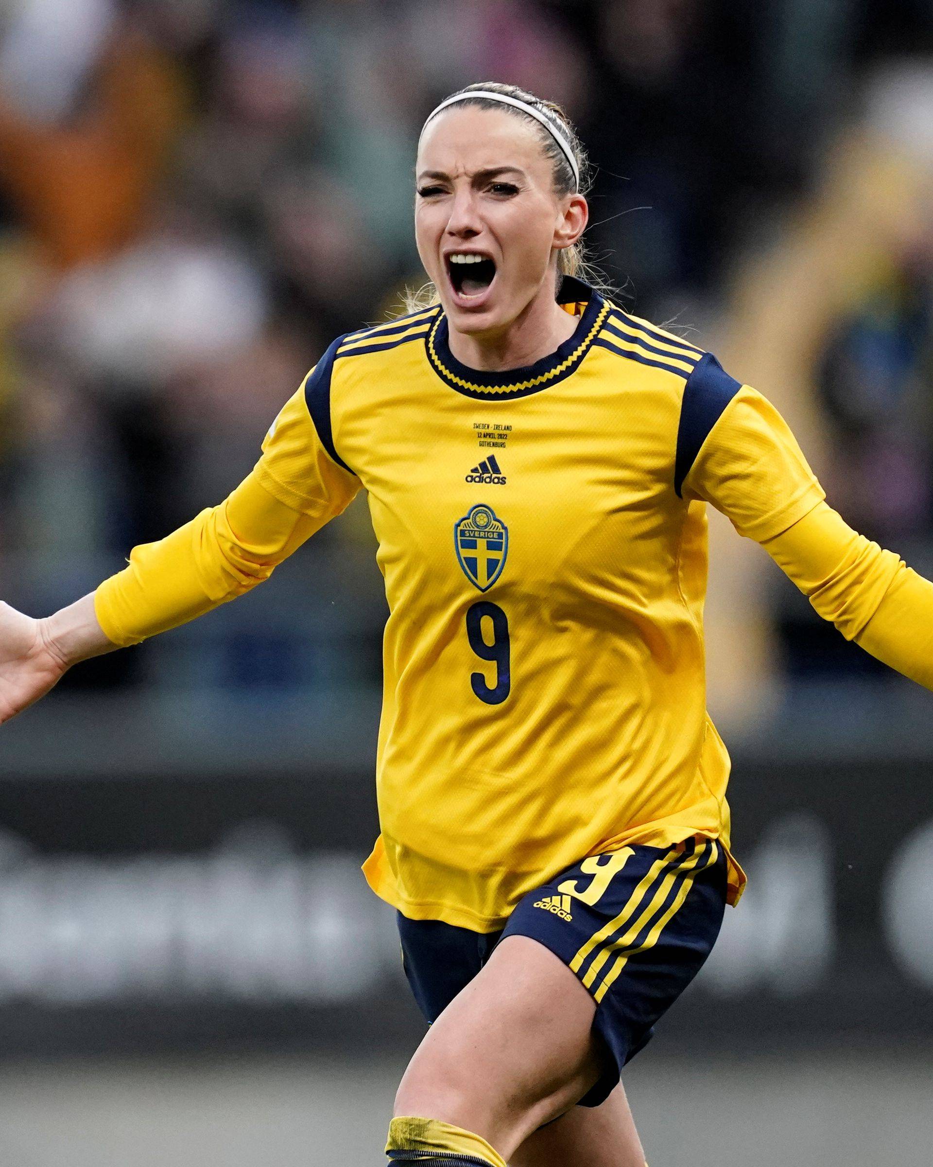 包含瑞典女足选手连续10场进球，创纪录的词条