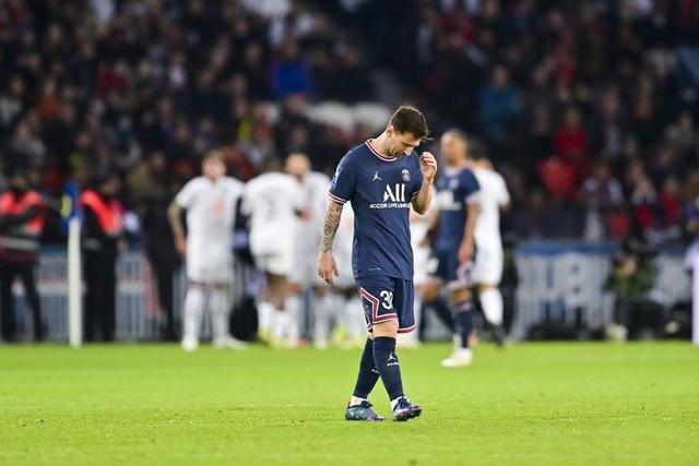 里尔主场大胜，继续领跑榜单的简单介绍