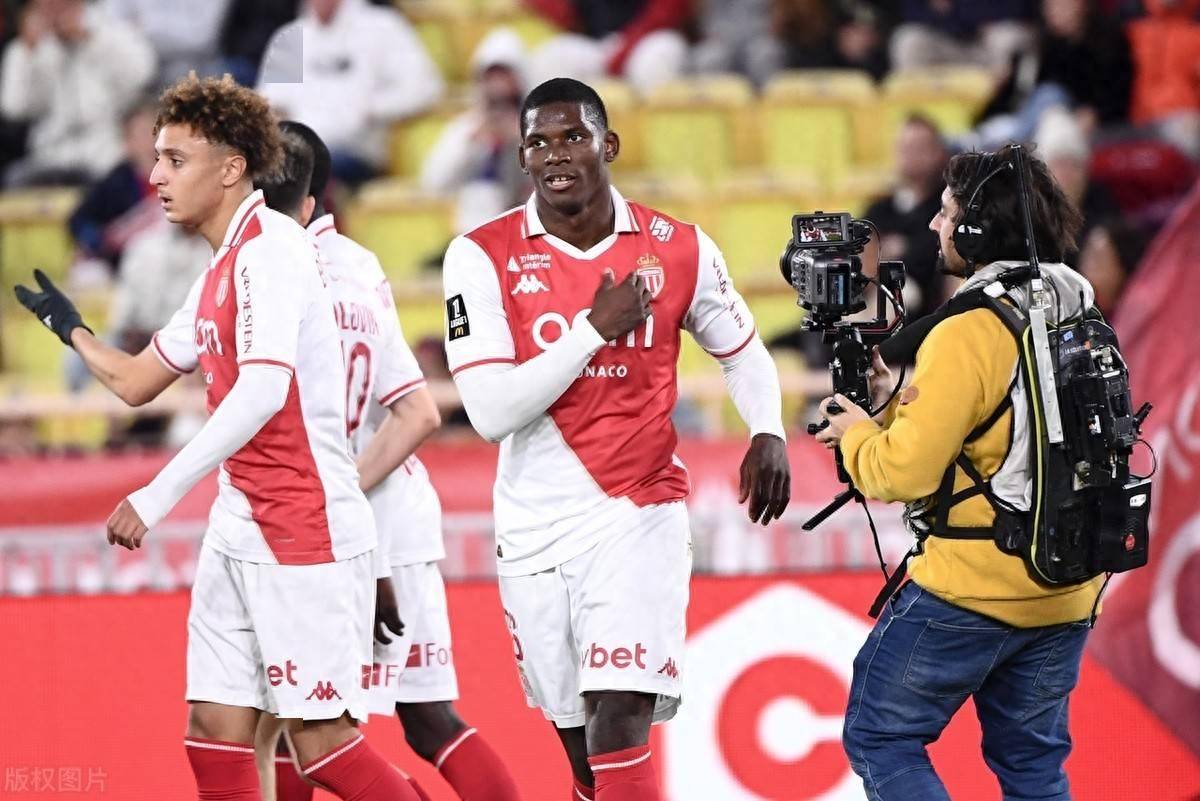 包含斯特拉斯堡在场上展示出色技术的词条