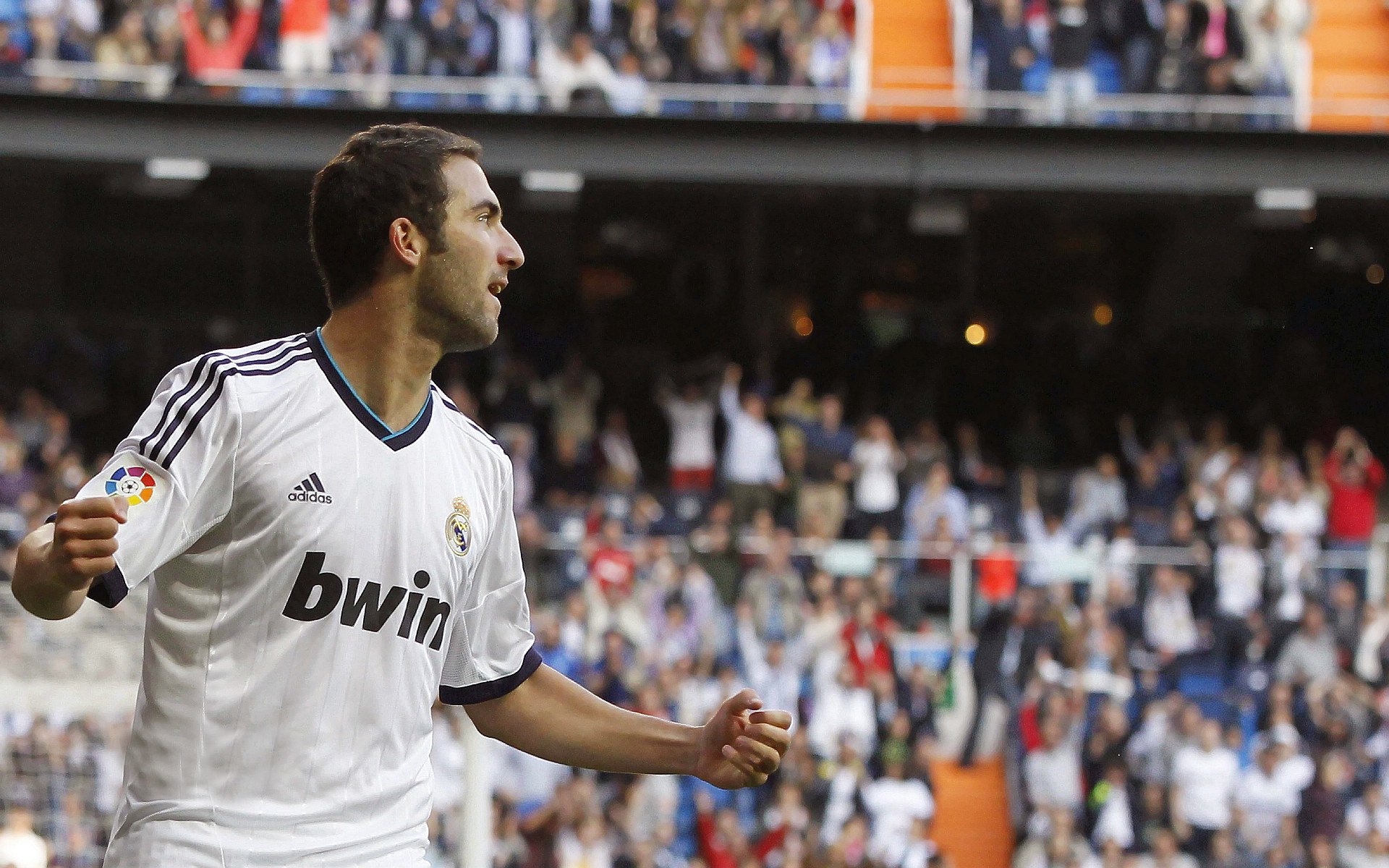 劳塔罗攻防两端统治,苏格兰战术压制乌拉圭,一场现代足球的战术博弈