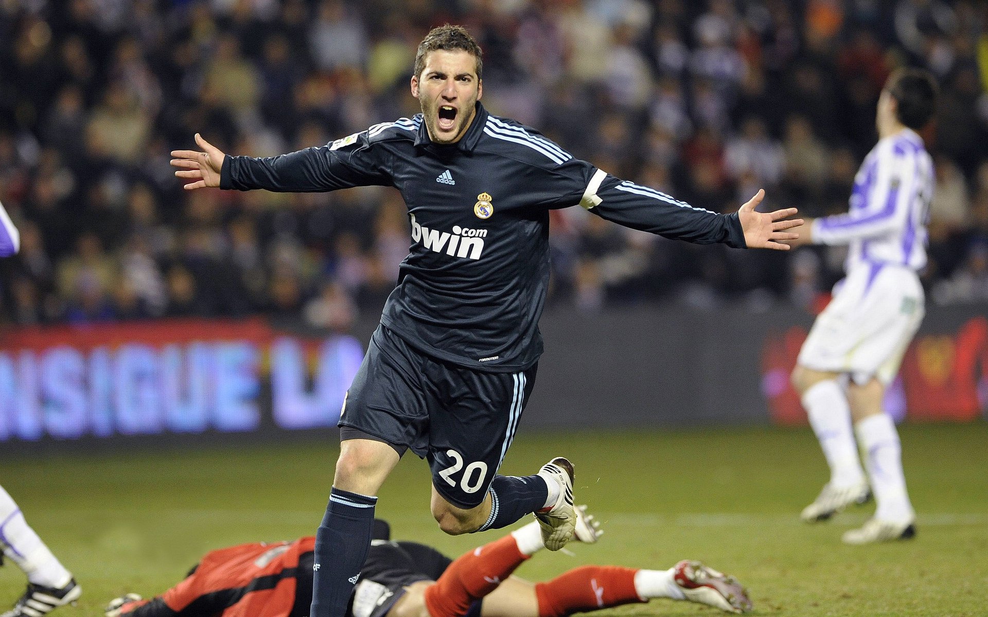 加纳钢铁防线锁死乌拉圭，维尼修斯灵光一闪成关键先生